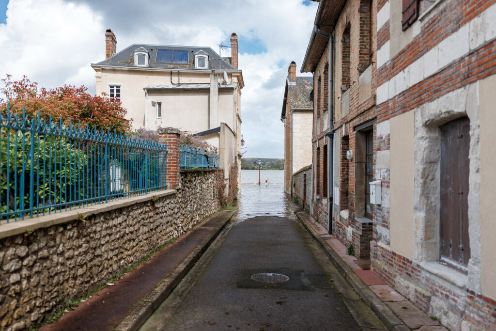 Débordement de la Seine dans les rues à La Bouille le 09/04/2024 (source : © Alan Aubry Métropole Rouen Normandie)